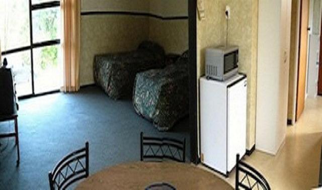 โอโปโนนี โฮเต็ล Hotel ภายนอก รูปภาพ